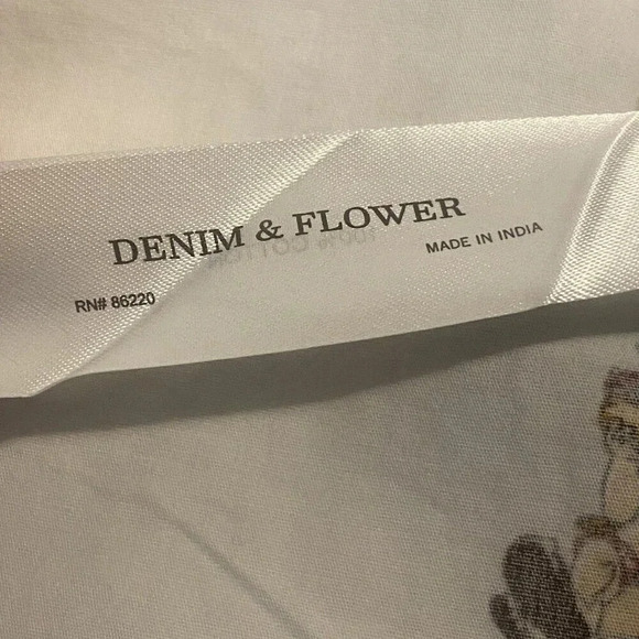 NWT Denim and Flower Short Sleeve Men's Size Med Button Up with Santa Chillin - Picture 10 of 14